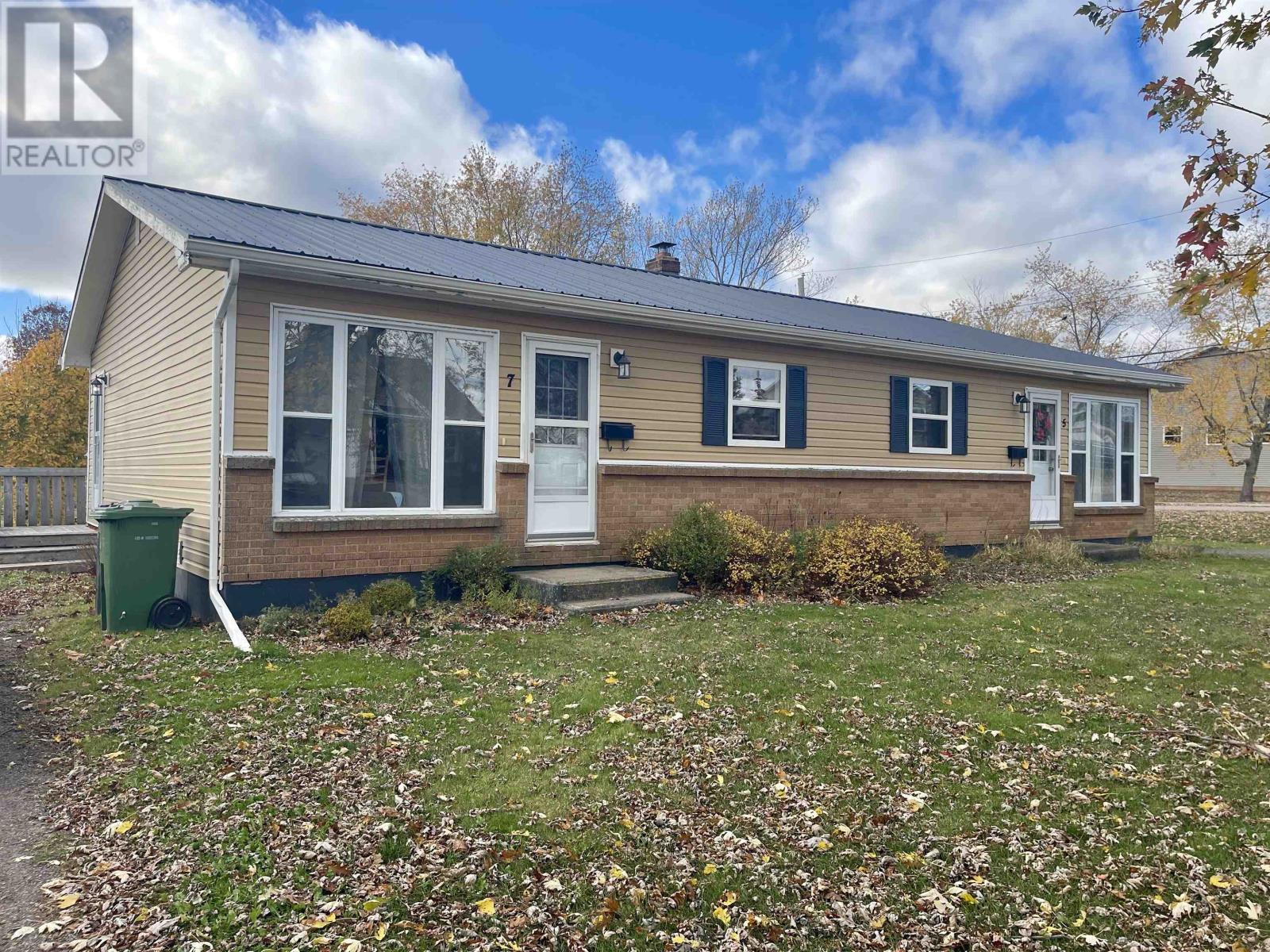 5-7 Robertson Road, East Royalty, Prince Edward Island  C1C 1K6 - Photo 1 - 202426267