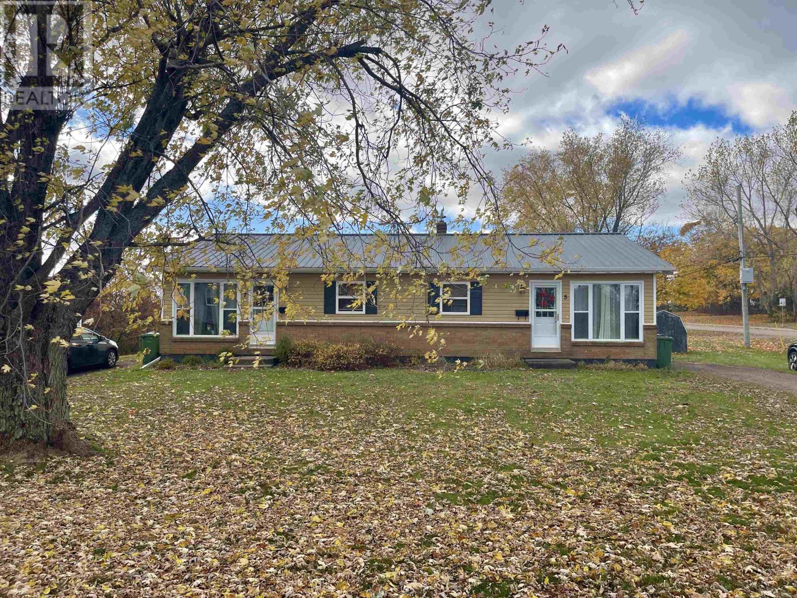5-7 Robertson Road, East Royalty, Prince Edward Island  C1C 1K6 - Photo 18 - 202426267