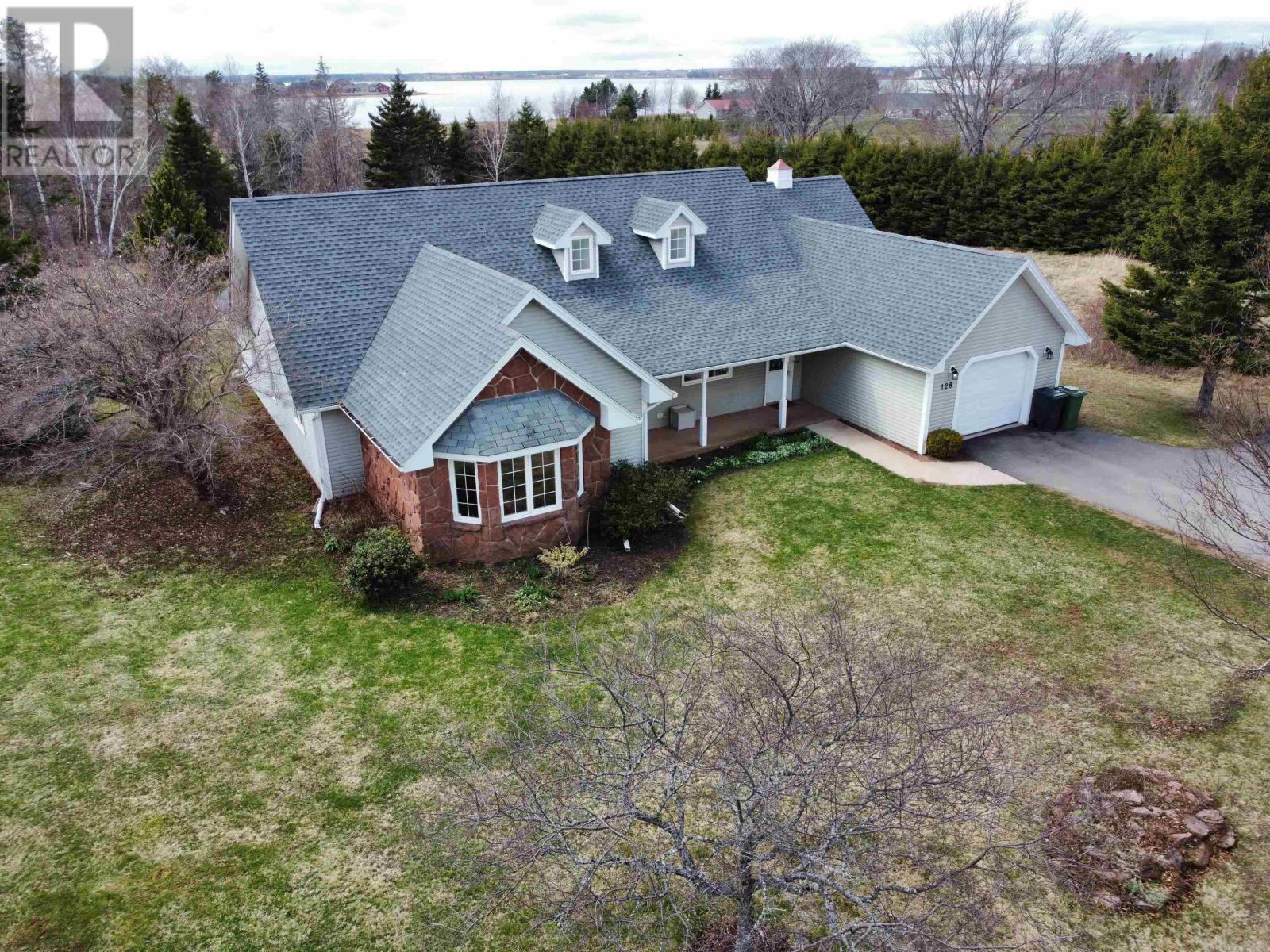 128 Stratford Road, Stratford, Prince Edward Island  C1B 1H4 - Photo 1 - 202504474