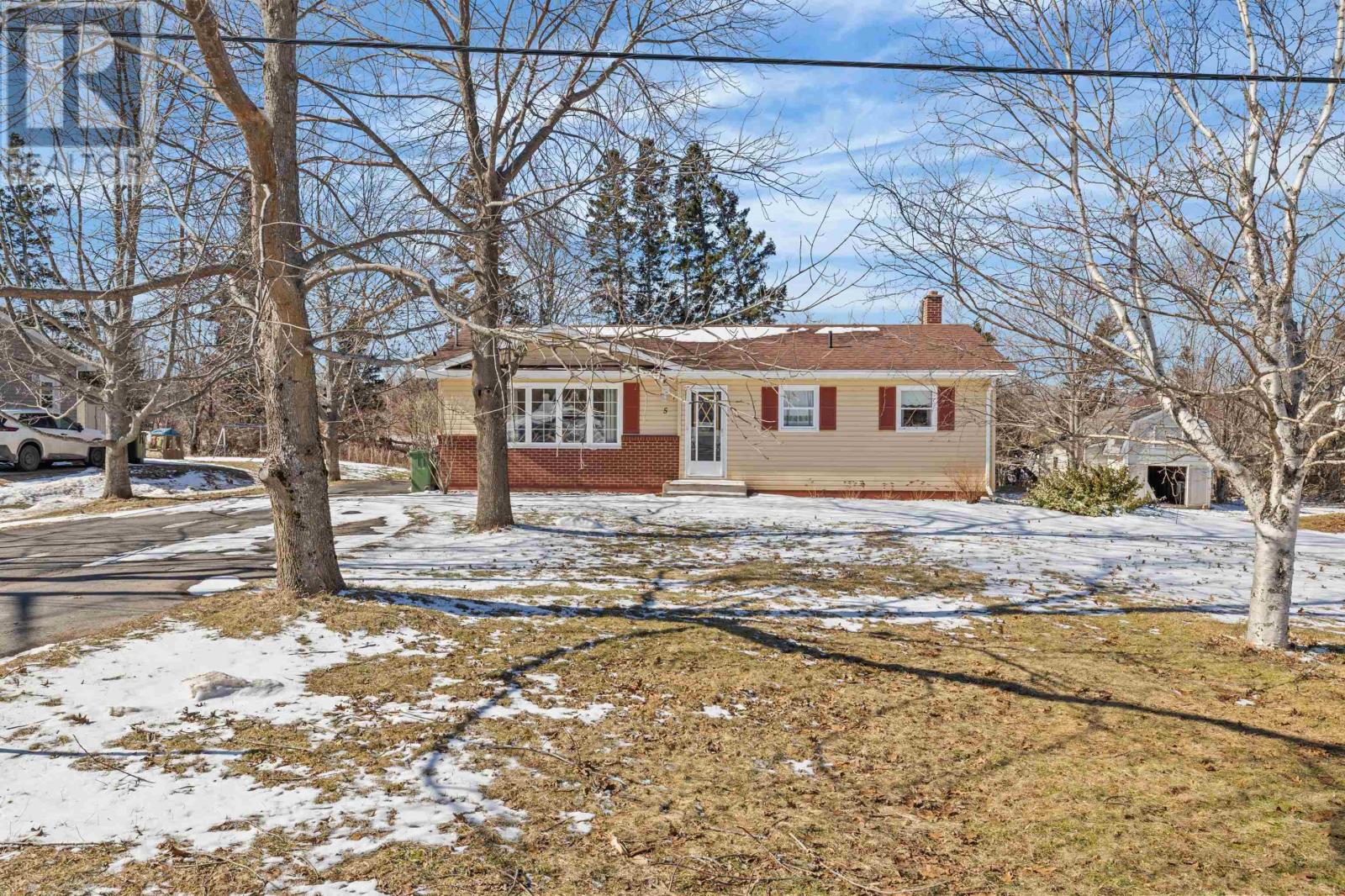 5 Dewar Drive, Stratford, Prince Edward Island  C1B 1K4 - Photo 1 - 202504644