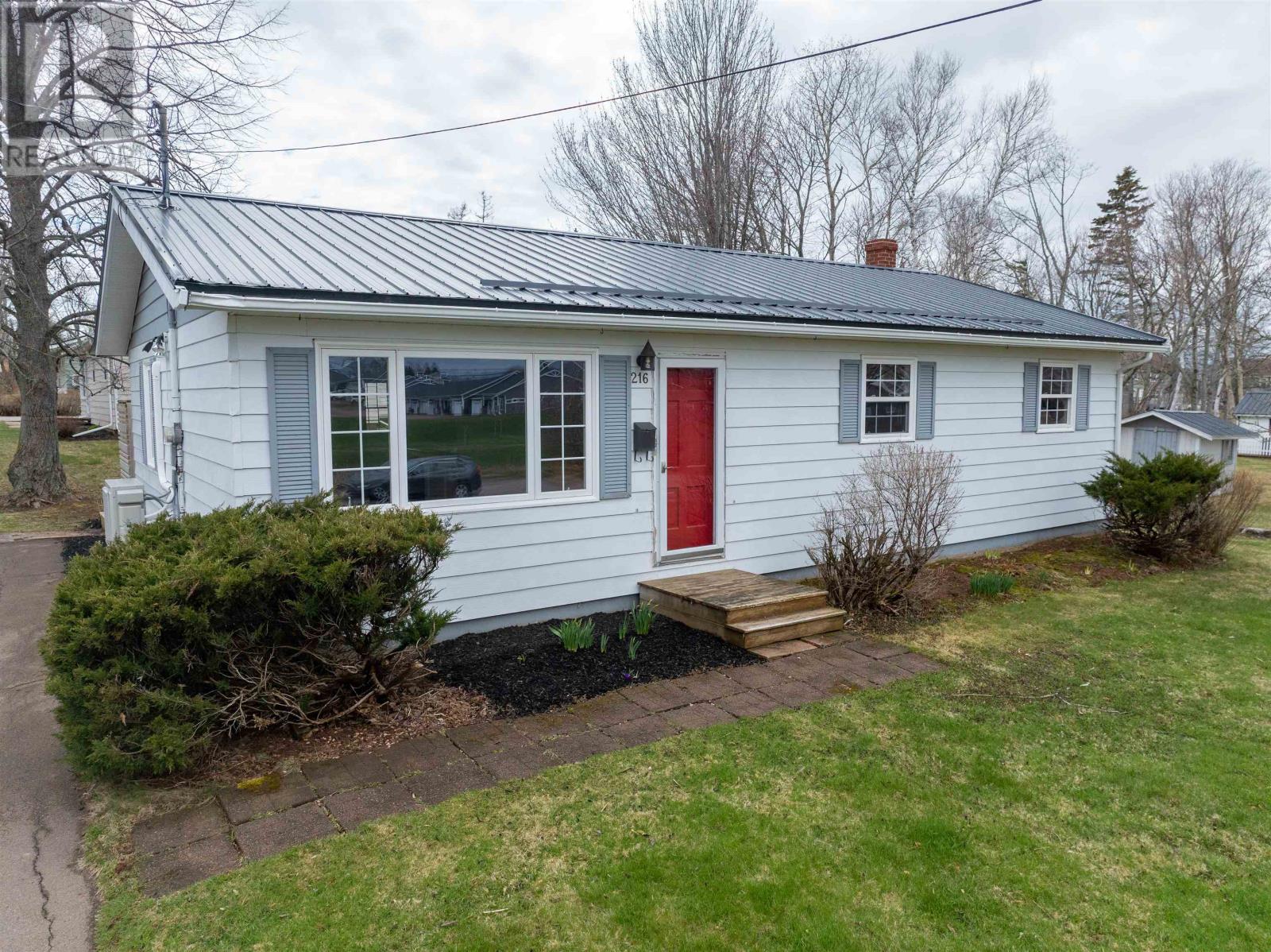 216 Stratford Road, Stratford, Prince Edward Island  C1B 1H5 - Photo 1 - 202504766