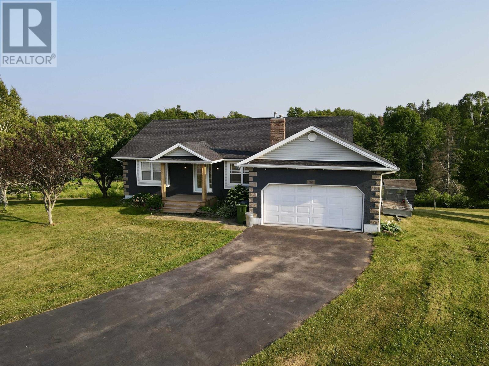 39 Oakland Drive, Charlottetown, Prince Edward Island  C1C 1M9 - Photo 1 - 202505162
