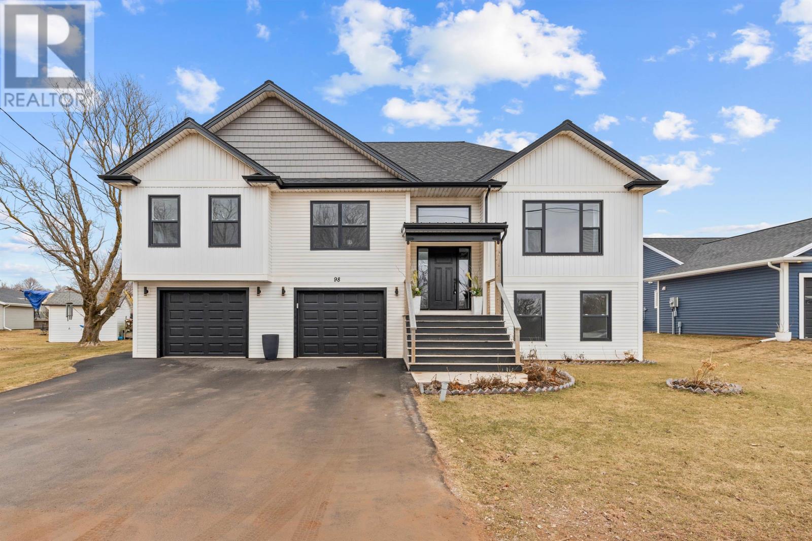 98 Kelly Heights, Stratford, Prince Edward Island  C1B 4M1 - Photo 1 - 202505403