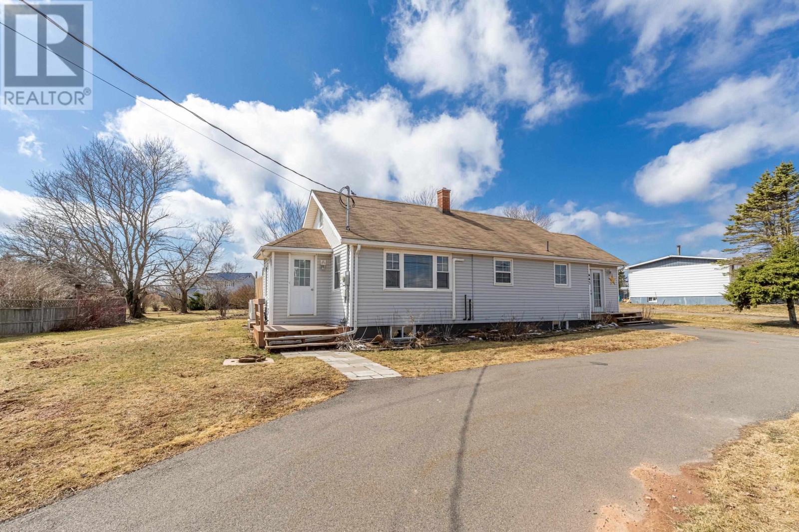 443 Malpeque Road, Charlottetown, Prince Edward Island  C1A 7J9 - Photo 1 - 202506315