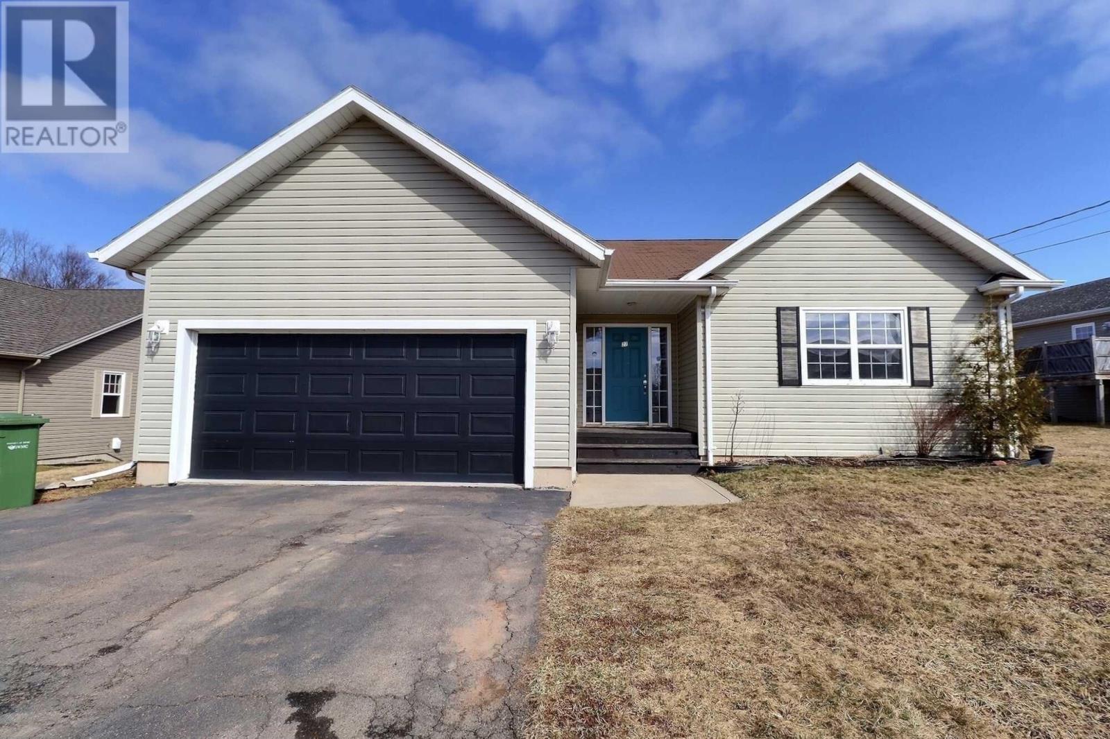 23 Livingston Crescent, Cornwall, Prince Edward Island  C0A 1H4 - Photo 1 - 202506746