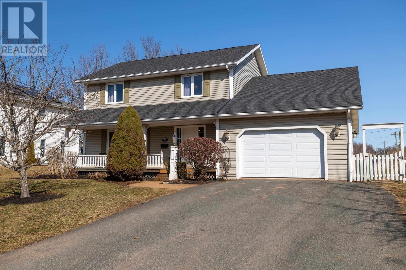 102 Greensview Drive, Stratford, Prince Edward Island  C1B 1N2 - Photo 1 - 202506876
