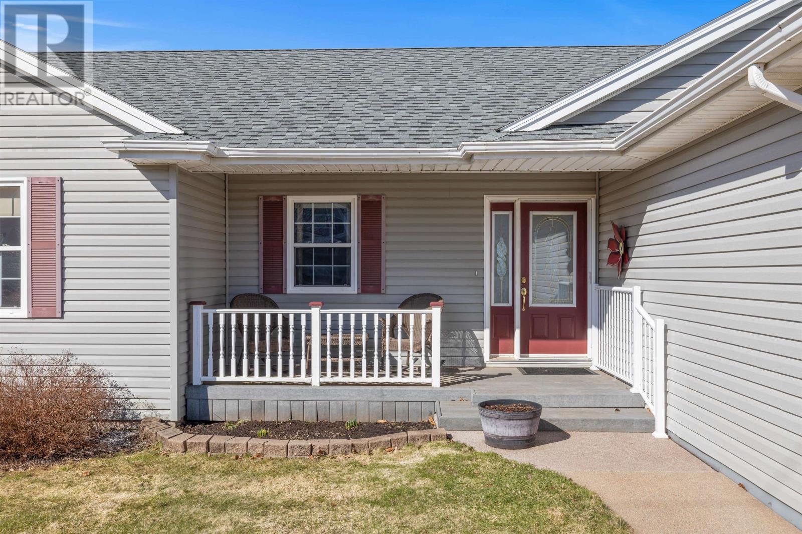 10 Southway Crescent, Charlottetown, Prince Edward Island  C1E 2K4 - Photo 2 - 202507871