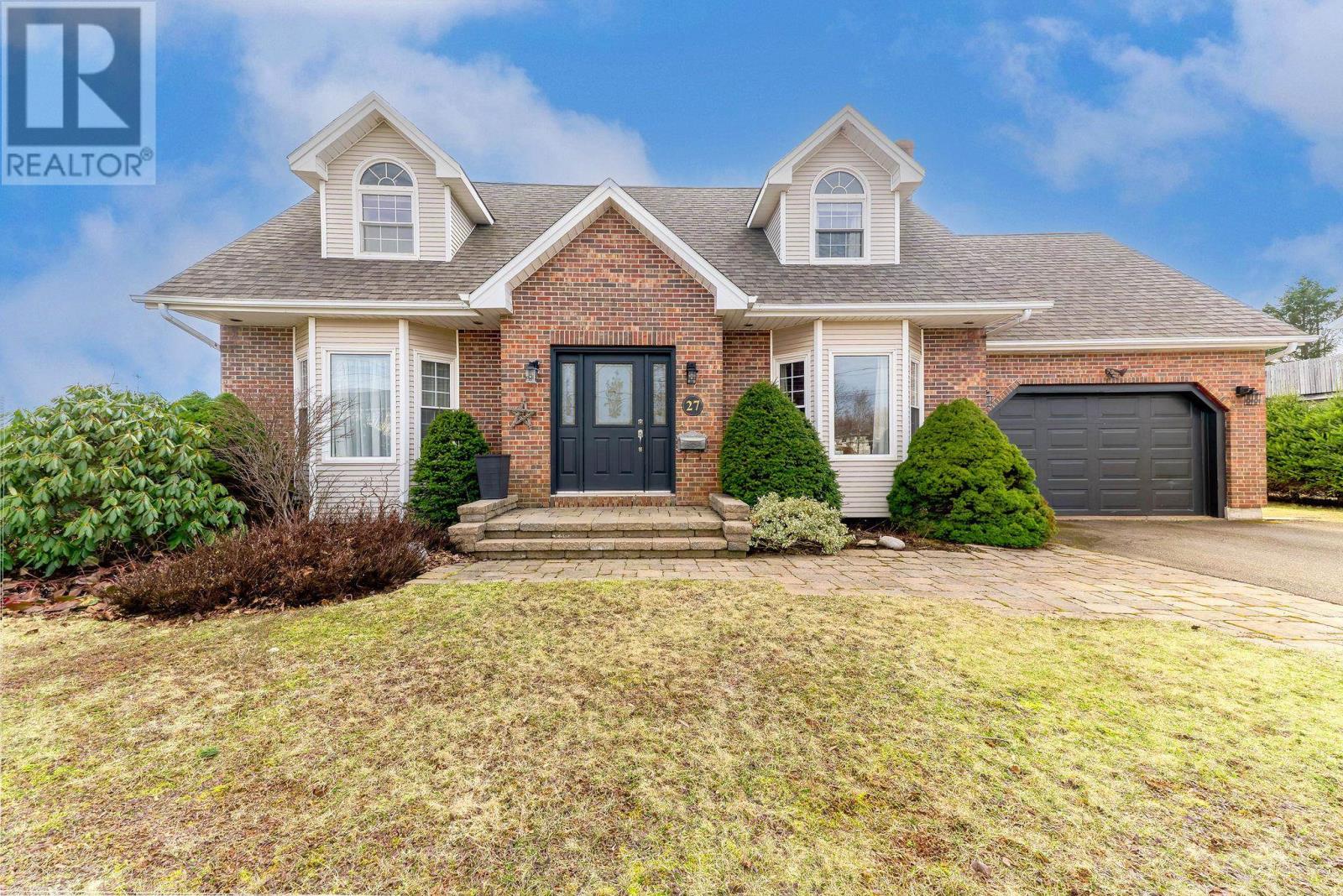 27 Oakland Drive, Charlottetown, Prince Edward Island  C1C 1M9 - Photo 1 - 202508793