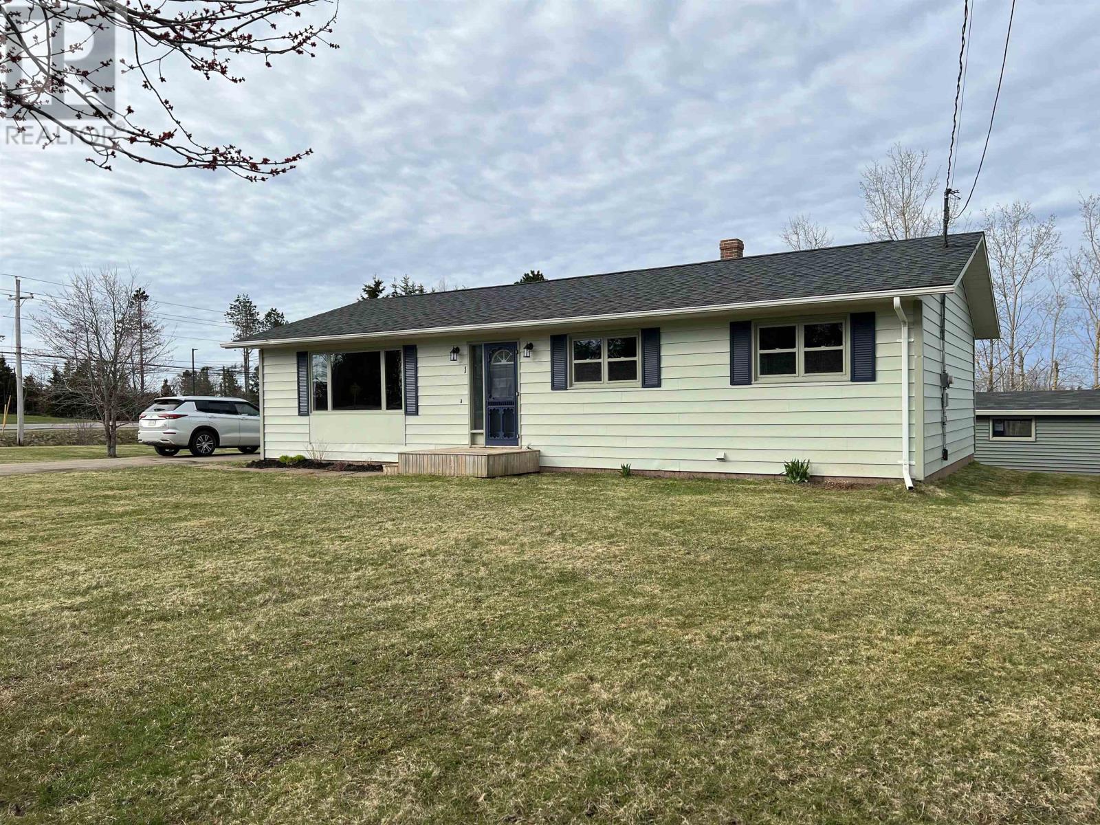 1 Lorrie Drive, Cornwall, Prince Edward Island  C0A 1H5 - Photo 1 - 202509566
