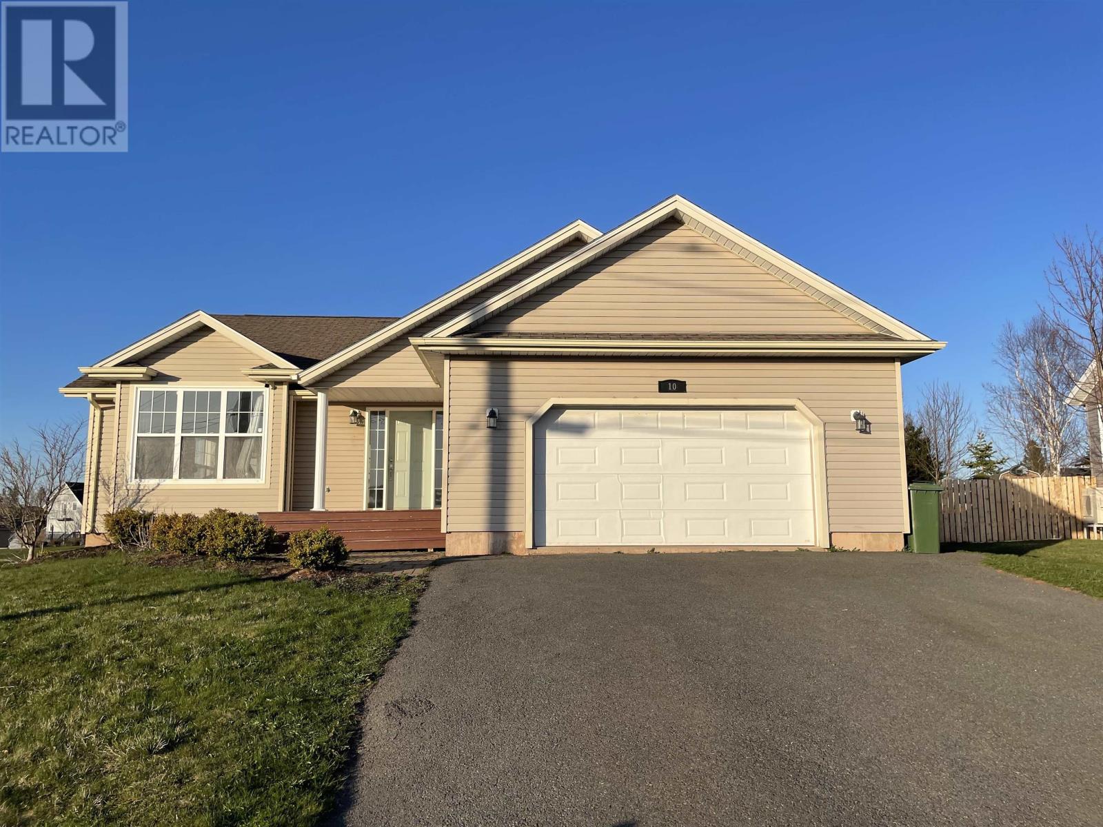 10 Gordon Gay Drive, Stratford, Prince Edward Island  C1B 0E8 - Photo 1 - 202509858