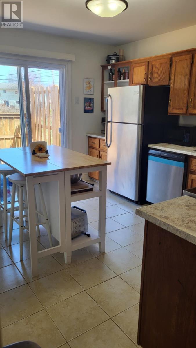 60 Hutchinson Court, Charlottetown, Prince Edward Island  C1A 8H7 - Photo 5 - 202510019