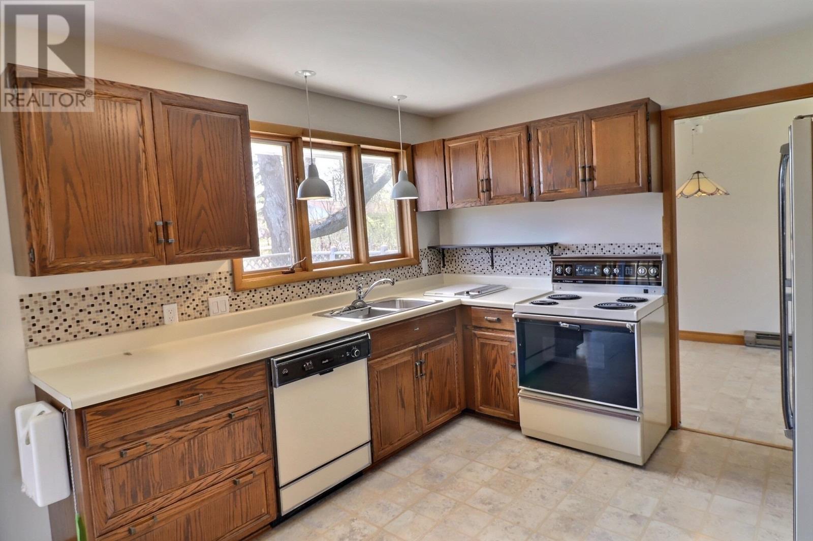 34 Mackay Drive, Charlottetown, Prince Edward Island  C1A 5W3 - Photo 3 - 202511006