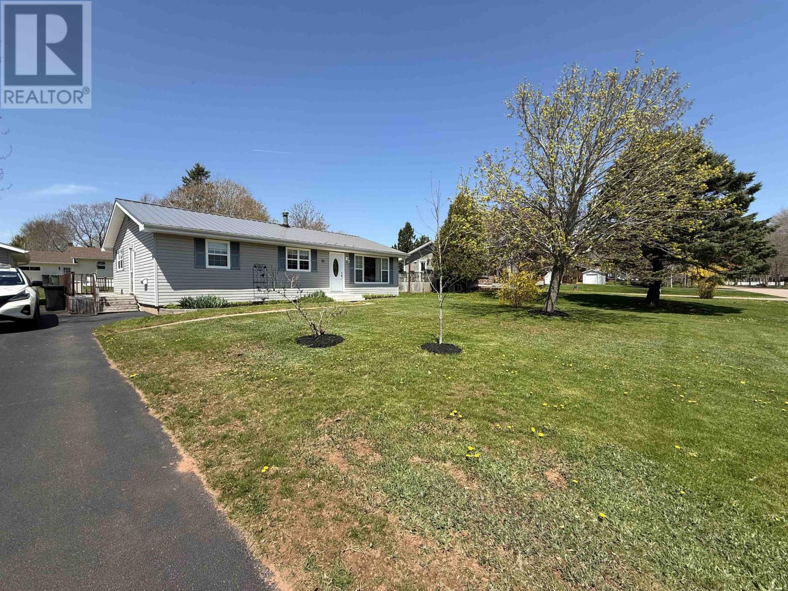 35 Maplewood Heights, Summerside, Prince Edward Island  C1N 5E7 - Photo 1 - 202511162