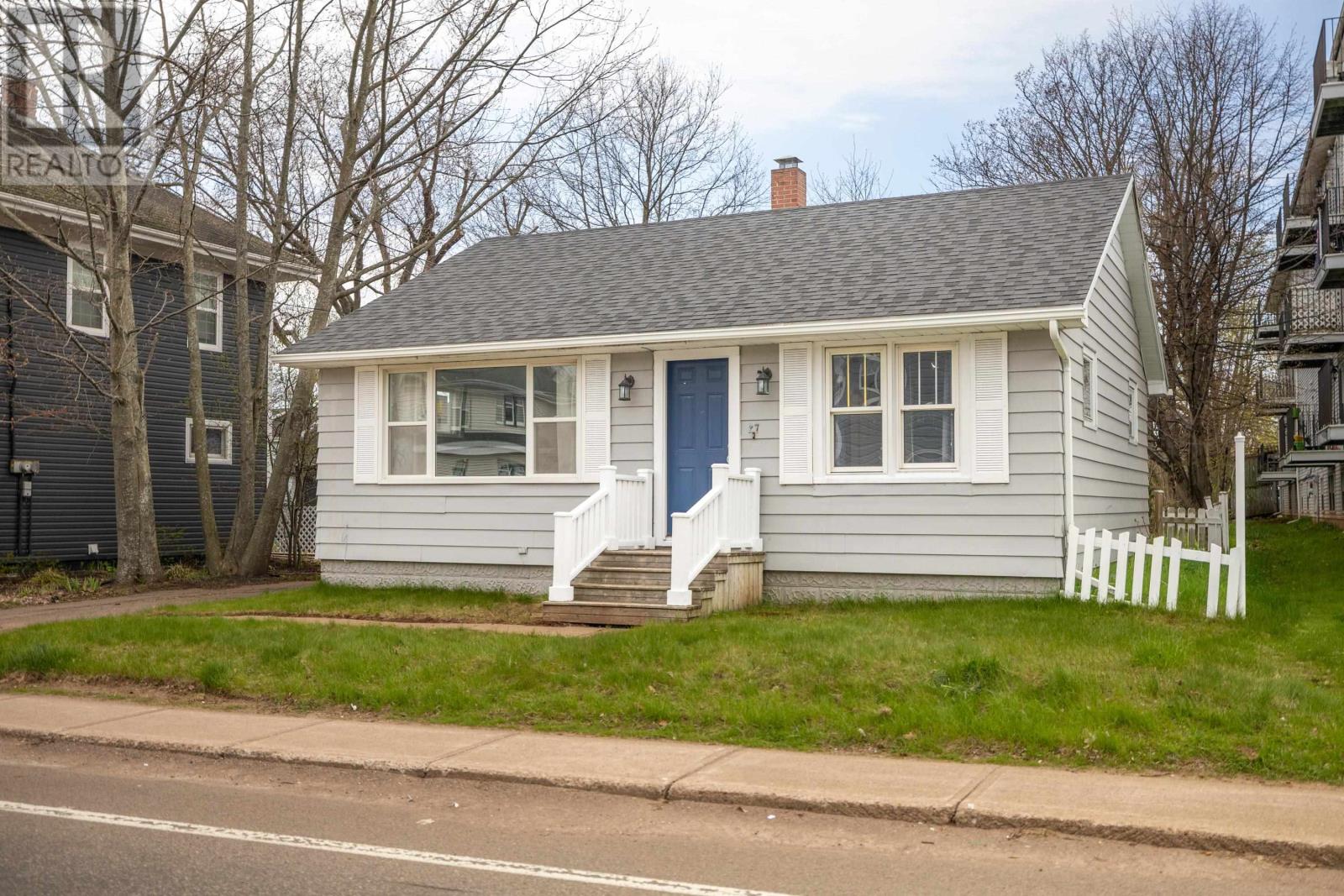 27 Kensington Road, Charlottetown, Prince Edward Island  C1A 5H6 - Photo 1 - 202511793