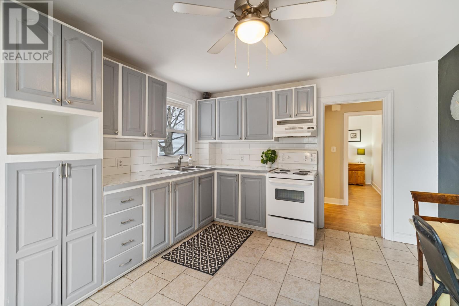 27 Kensington Road, Charlottetown, Prince Edward Island  C1A 5H6 - Photo 8 - 202511793