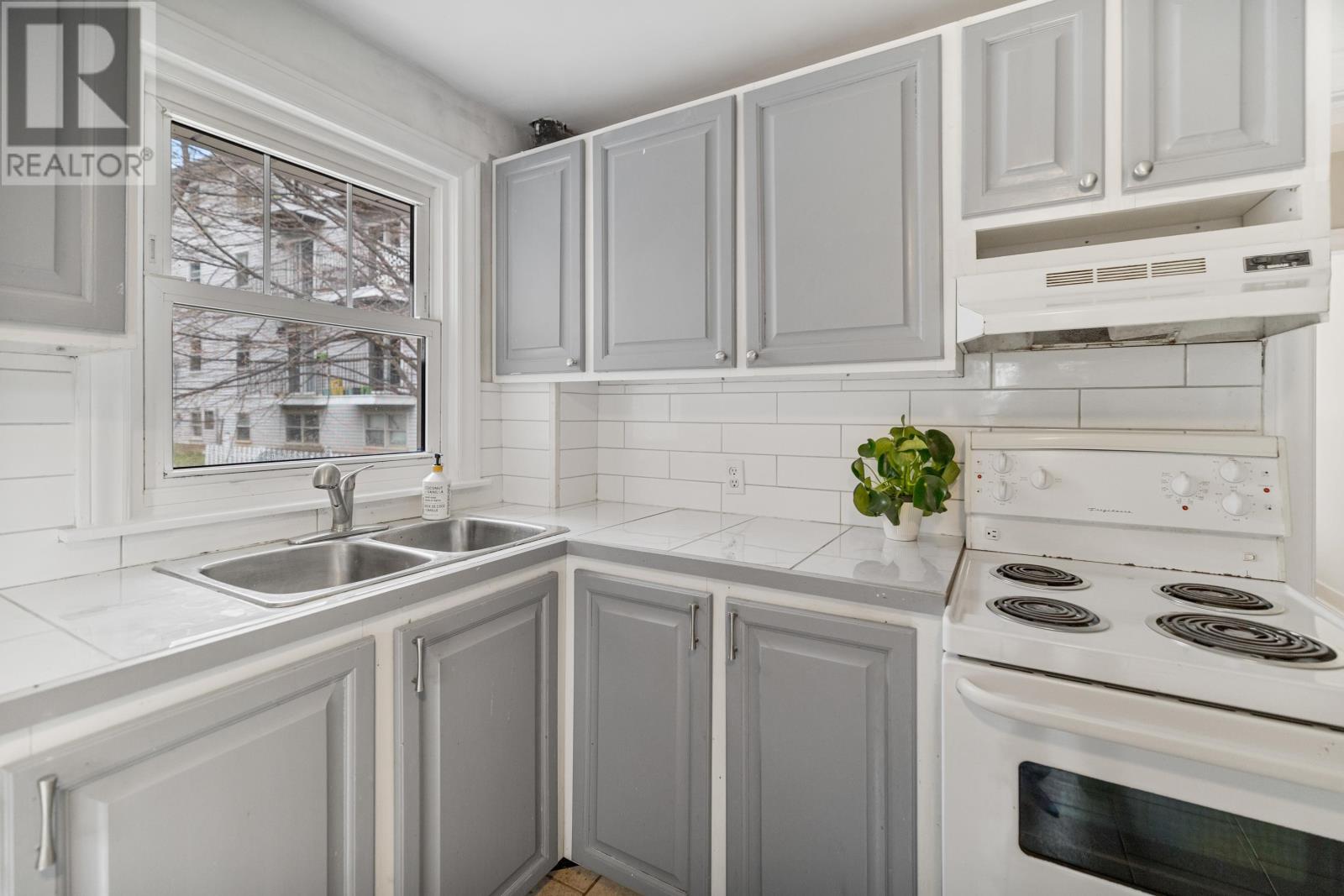 27 Kensington Road, Charlottetown, Prince Edward Island  C1A 5H6 - Photo 9 - 202511793