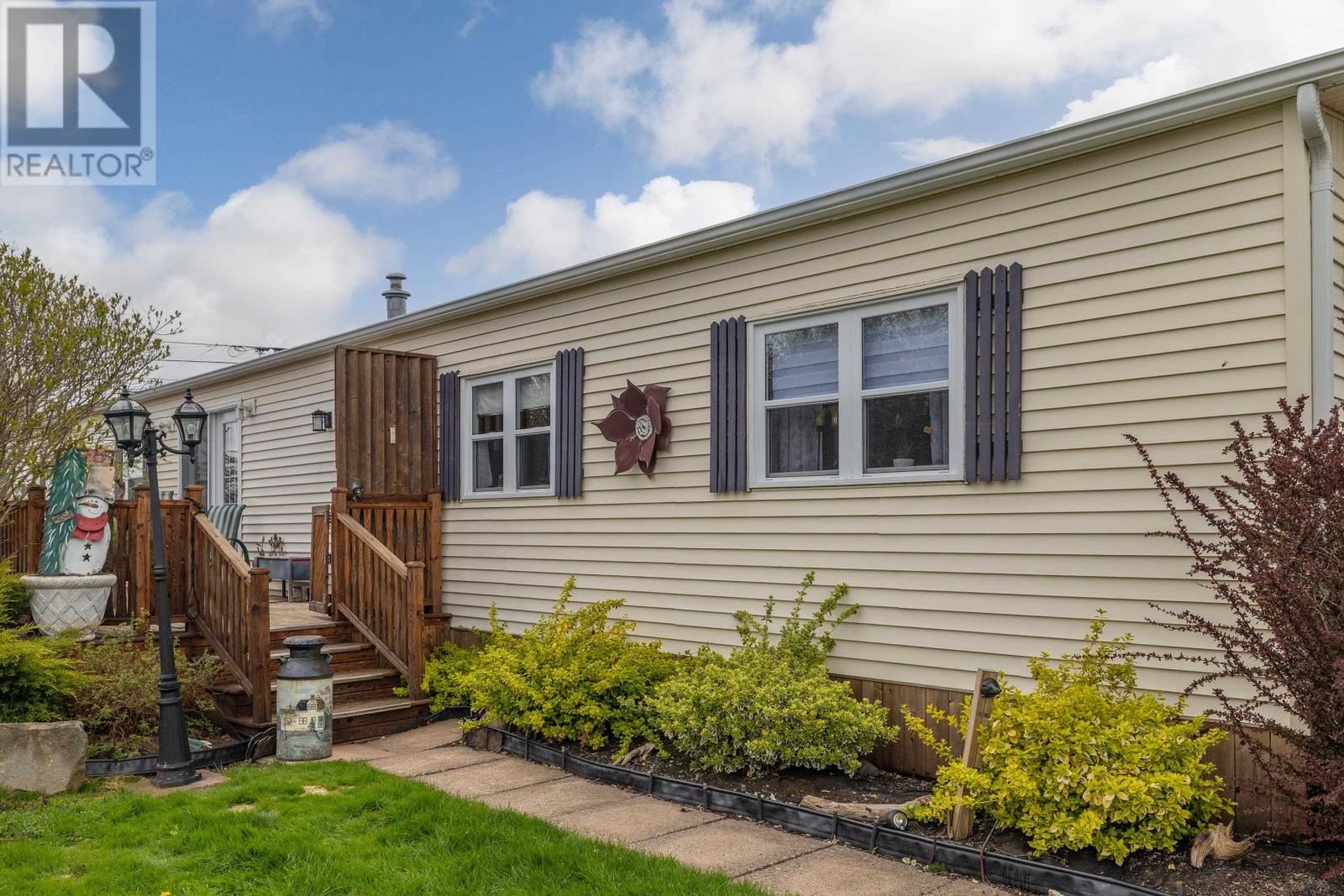 10 Wolfe Avenue, Cornwall, Prince Edward Island  C0A 1H5 - Photo 4 - 202512154