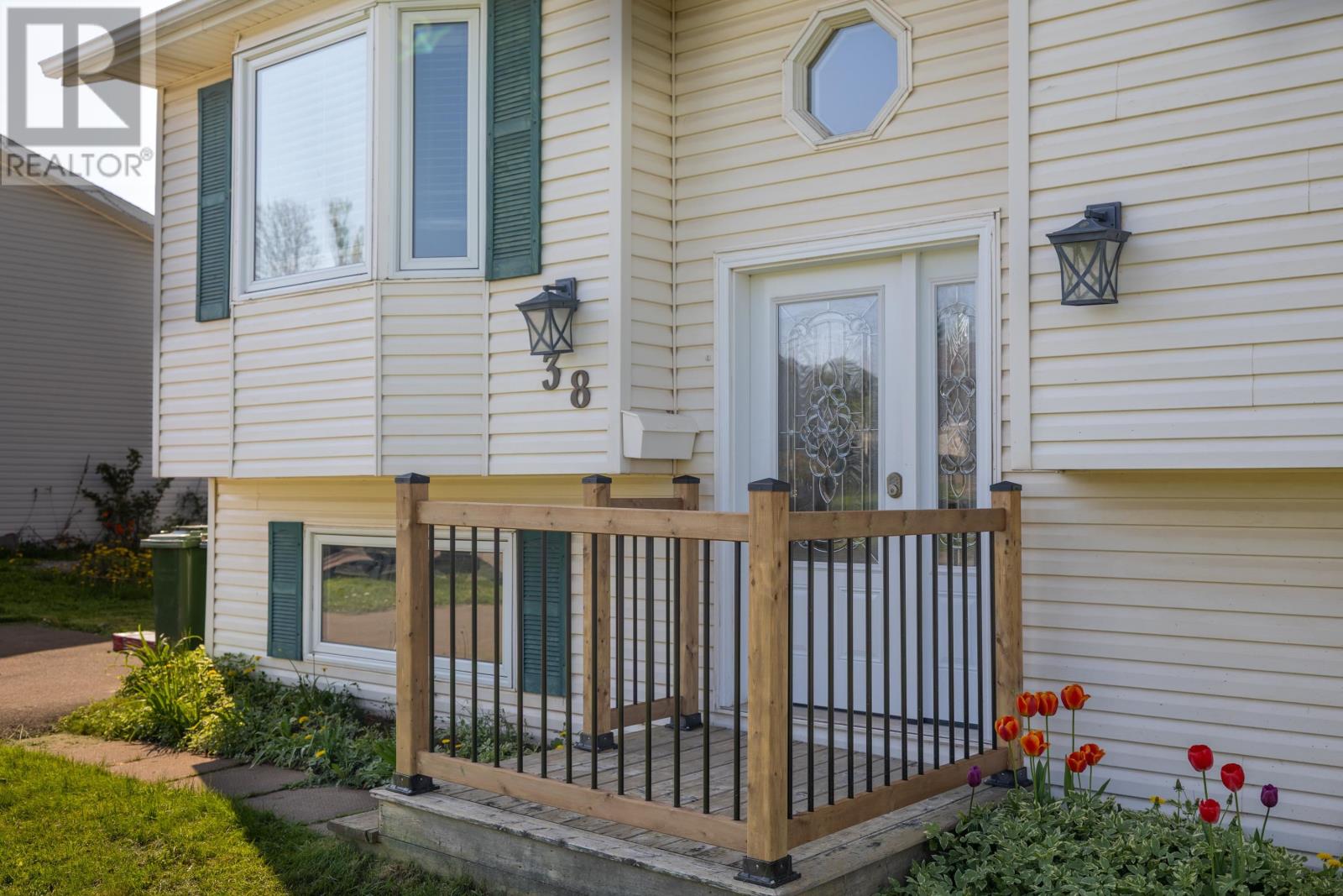 38 Glenthorn, Charlottetown, Prince Edward Island  C1A 9B5 - Photo 2 - 202513166