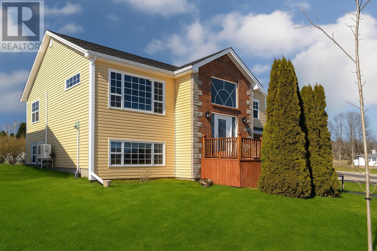 48 Picton Beete Crescent, Stratford, Prince Edward Island  C1B 0B8 - Photo 2 - 202513204