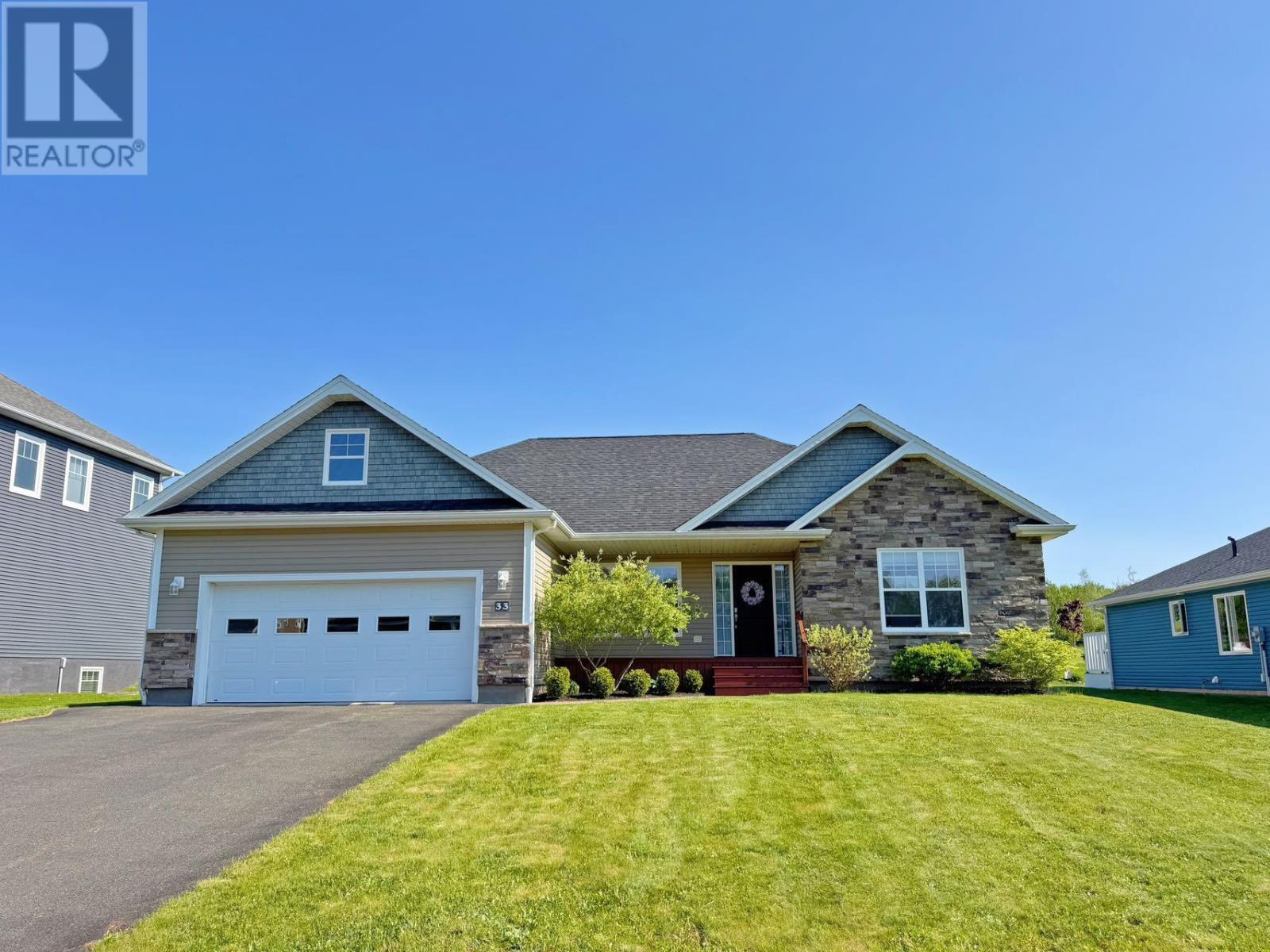 33 St. George Crescent, Stratford, Prince Edward Island  C1B 3X3 - Photo 1 - 202513549