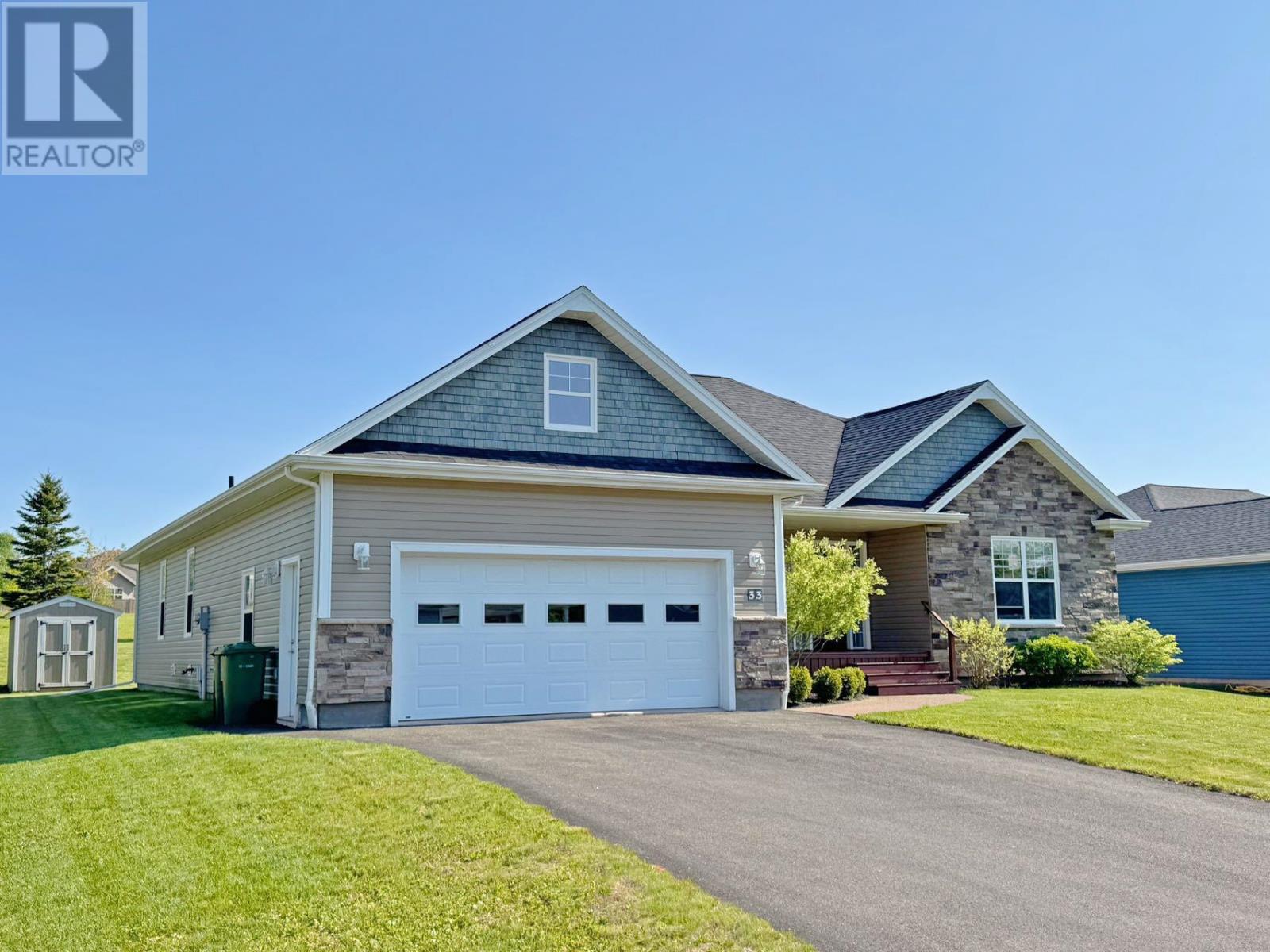 33 St. George Crescent, Stratford, Prince Edward Island  C1B 3X3 - Photo 2 - 202513549