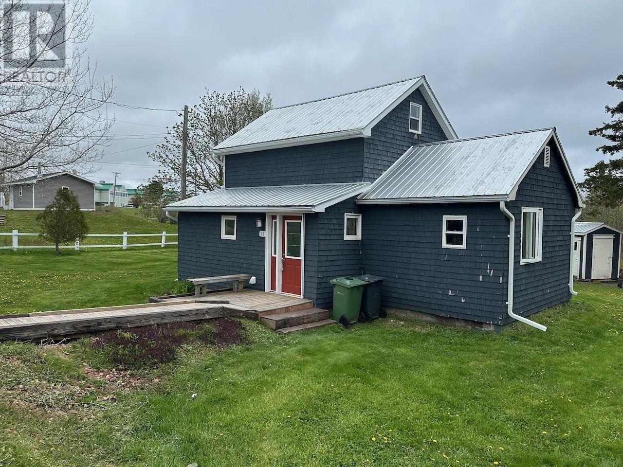 33 Knights Avenue, Souris, Prince Edward Island  C0A 2B0 - Photo 1 - 202513892