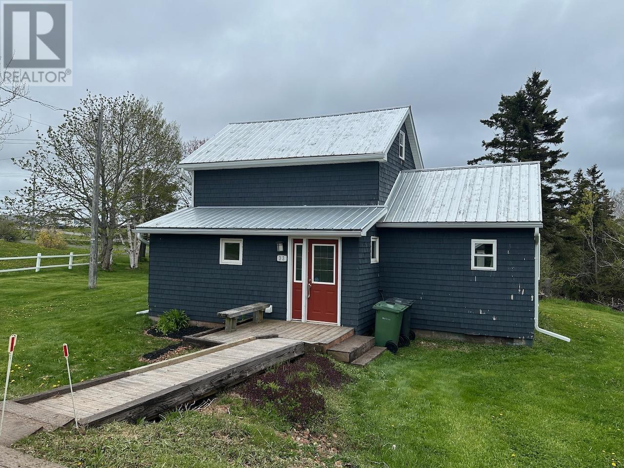33 Knights Avenue, Souris, Prince Edward Island  C0A 2B0 - Photo 2 - 202513892