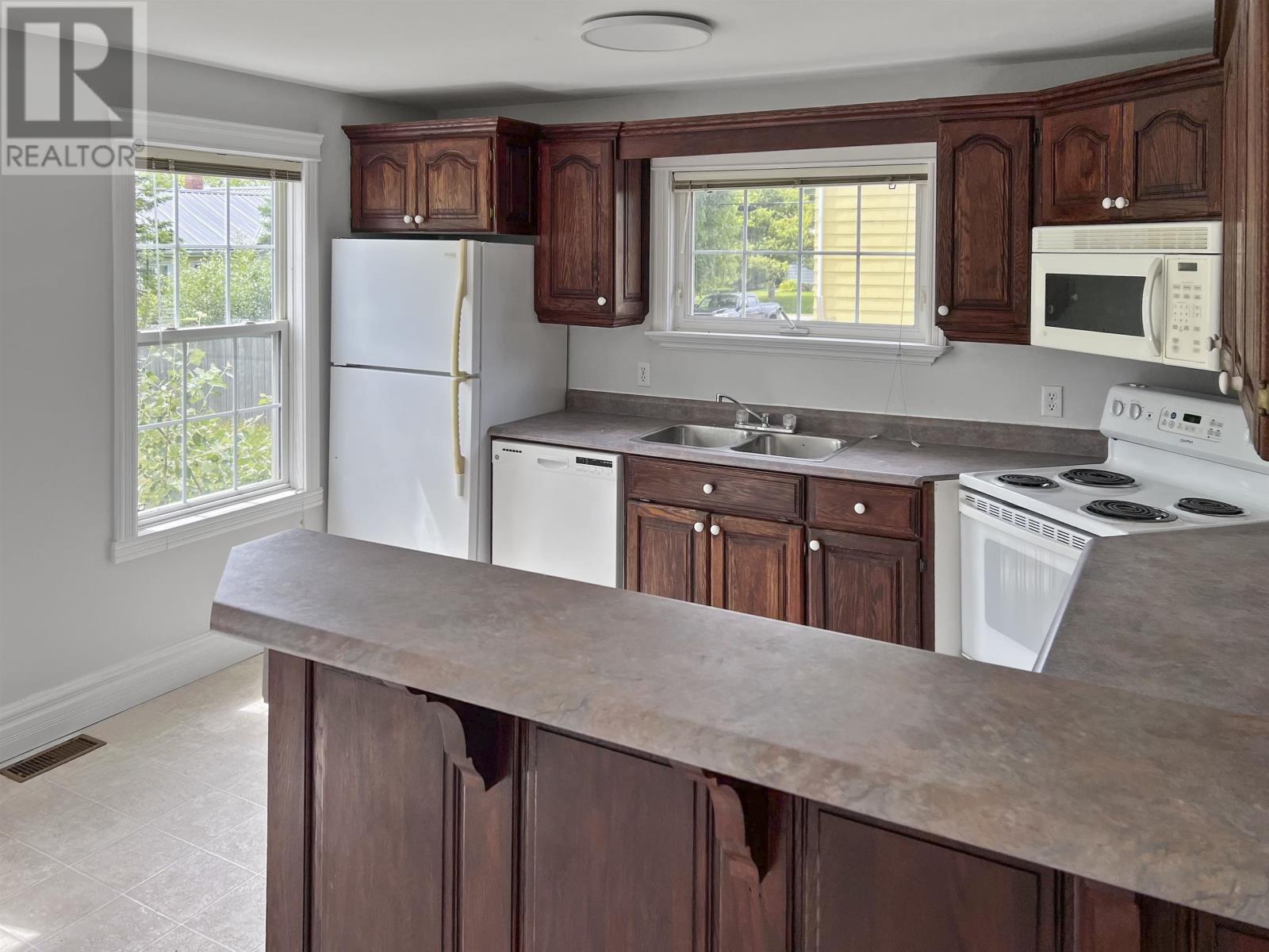 204 Belvedere Avenue, Charlottetown, Prince Edward Island  C1A 2Z3 - Photo 6 - 202514436