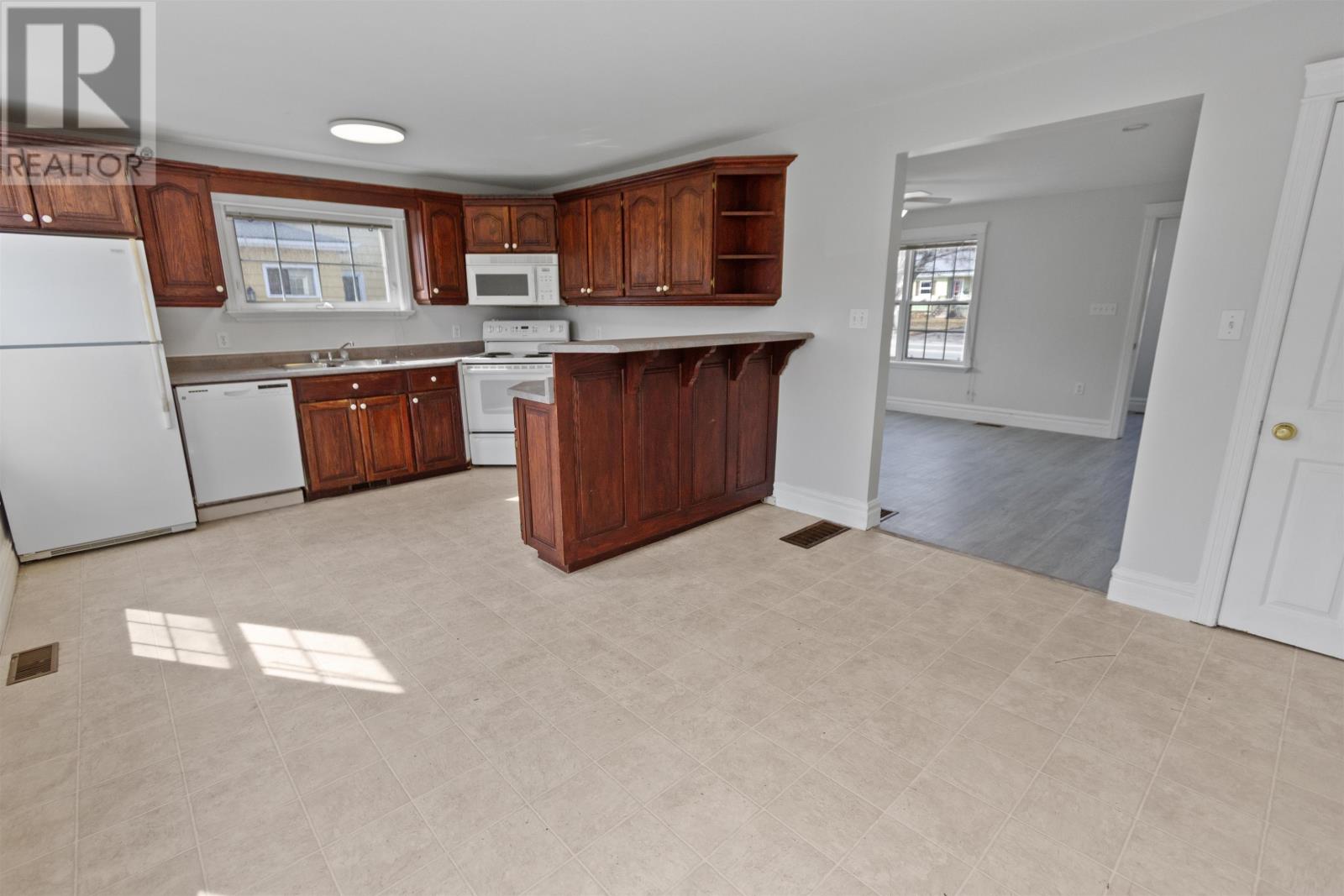 204 Belvedere Avenue, Charlottetown, Prince Edward Island  C1A 2Z3 - Photo 8 - 202514436