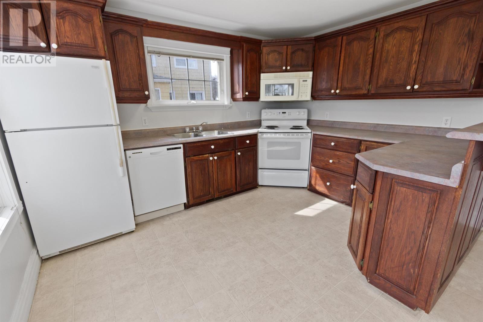 204 Belvedere Avenue, Charlottetown, Prince Edward Island  C1A 2Z3 - Photo 9 - 202514436