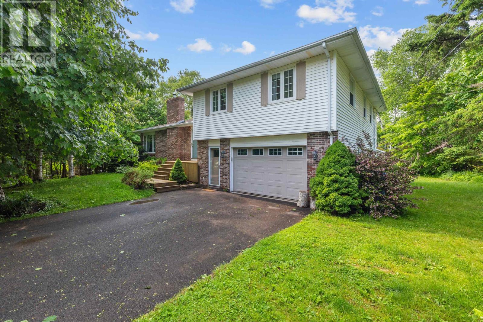 21 Duncan Avenue, Stratford, Prince Edward Island  C1B 1L4 - Photo 1 - 202514696