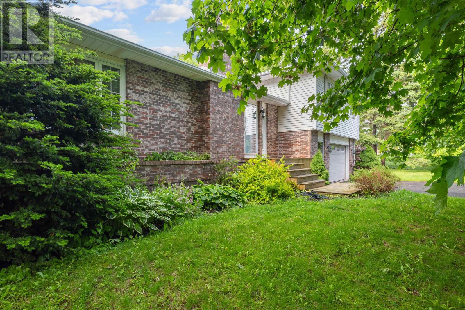 21 Duncan Avenue, Stratford, Prince Edward Island  C1B 1L4 - Photo 3 - 202514696