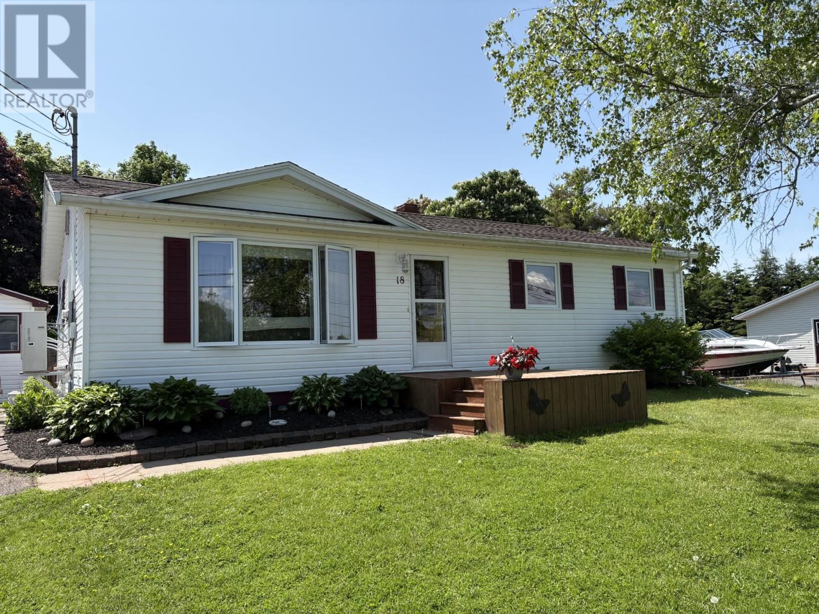 18 Macintosh Drive, Stratford, Prince Edward Island  C1B 1K5 - Photo 1 - 202514703