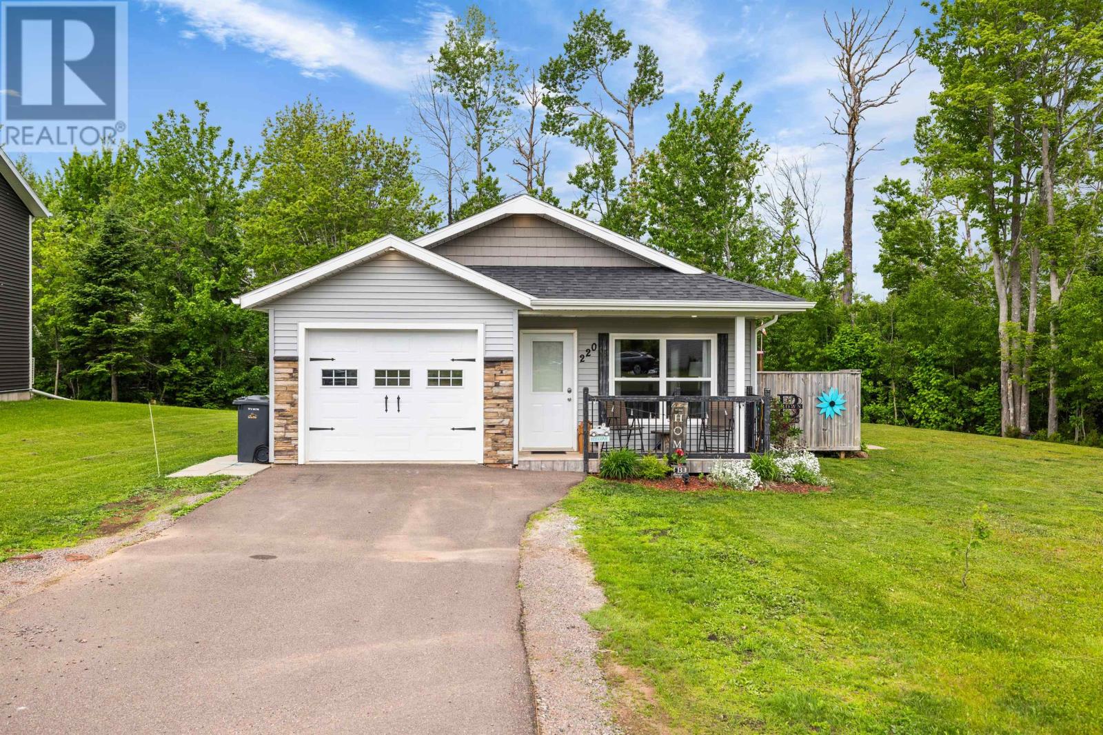 220 Hollis Avenue, Stratford, Prince Edward Island  C1B 1P3 - Photo 2 - 202515012