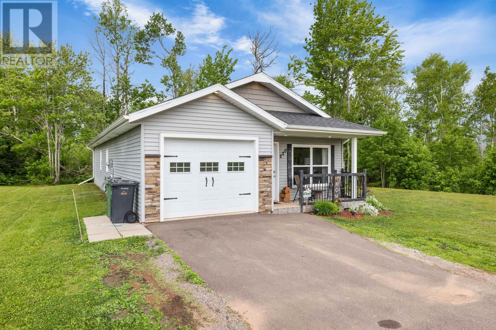 220 Hollis Avenue, Stratford, Prince Edward Island  C1B 1P3 - Photo 3 - 202515012