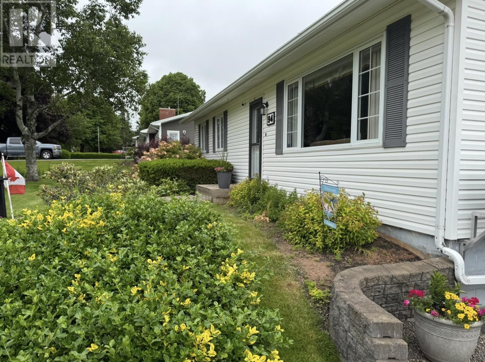 94 York Point Road, Cornwall, Prince Edward Island  C0A 1H8 - Photo 5 - 202515252