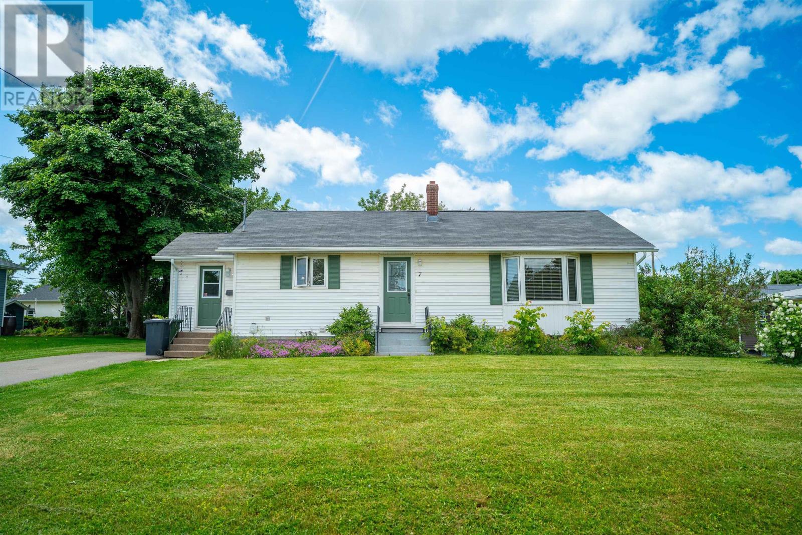 7 Donwood Drive, Charlottetown, Prince Edward Island  C1A 5L1 - Photo 2 - 202515540