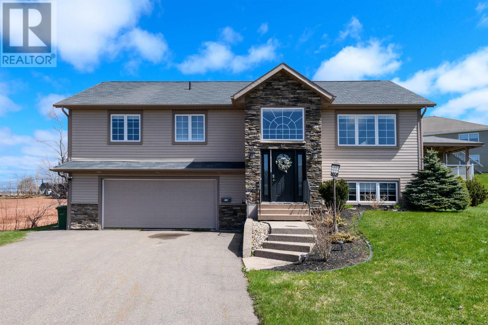 18 Madison Avenue, Charlottetown, Prince Edward Island  C1A 9R7 - Photo 2 - 202515866