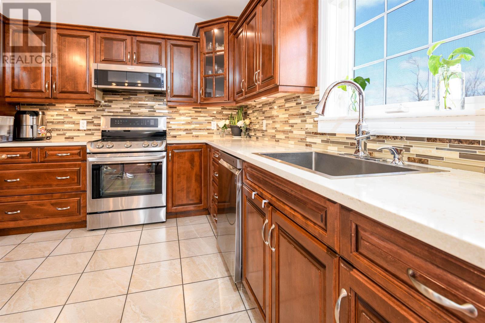 18 Madison Avenue, Charlottetown, Prince Edward Island  C1A 9R7 - Photo 6 - 202515866