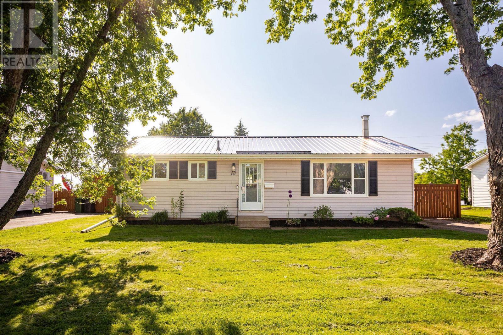 67 Westcomb Crescent, Charlottetown, Prince Edward Island  C1C 1B7 - Photo 1 - 202515959