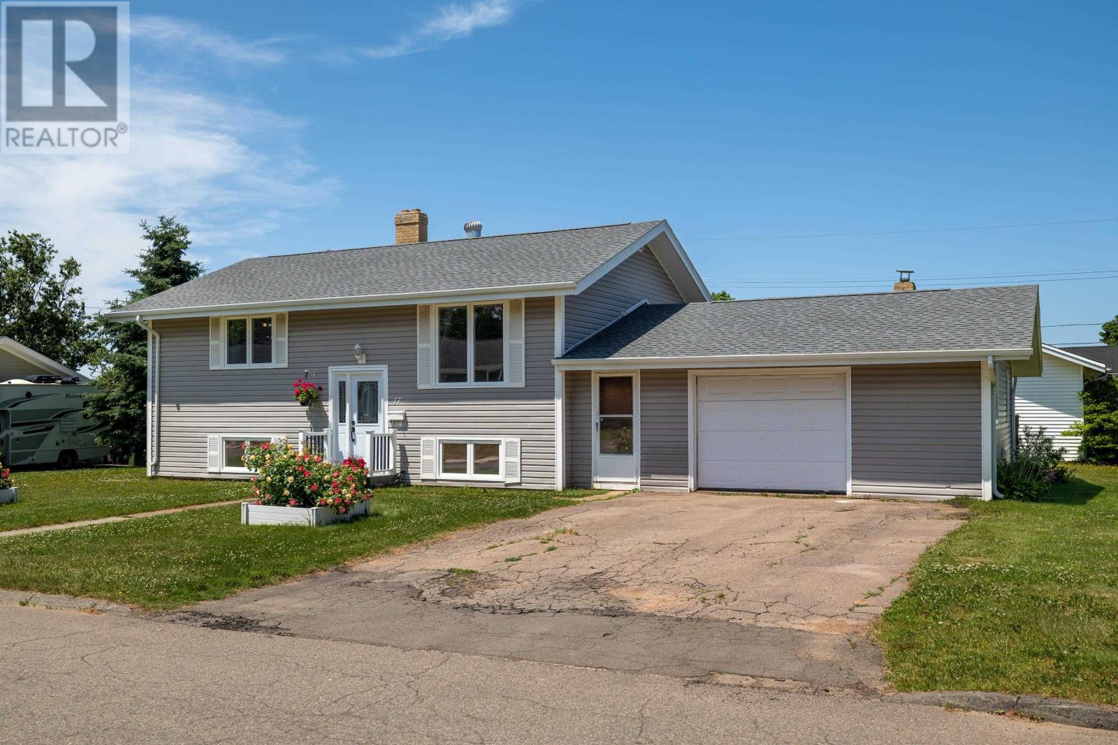 17 Moreau Drive, Charlottetown, Prince Edward Island  C1A 2Y1 - Photo 1 - 202515996