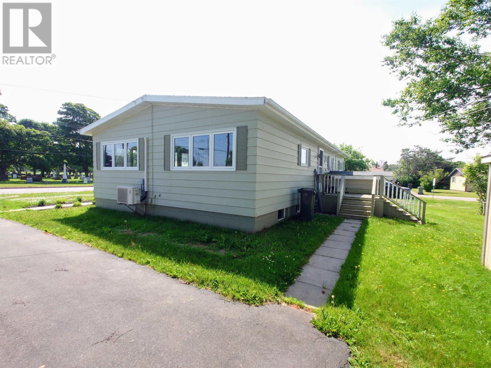 340 Macewen Road, Summerside, Prince Edward Island  C1N 4K9 - Photo 4 - 202516243