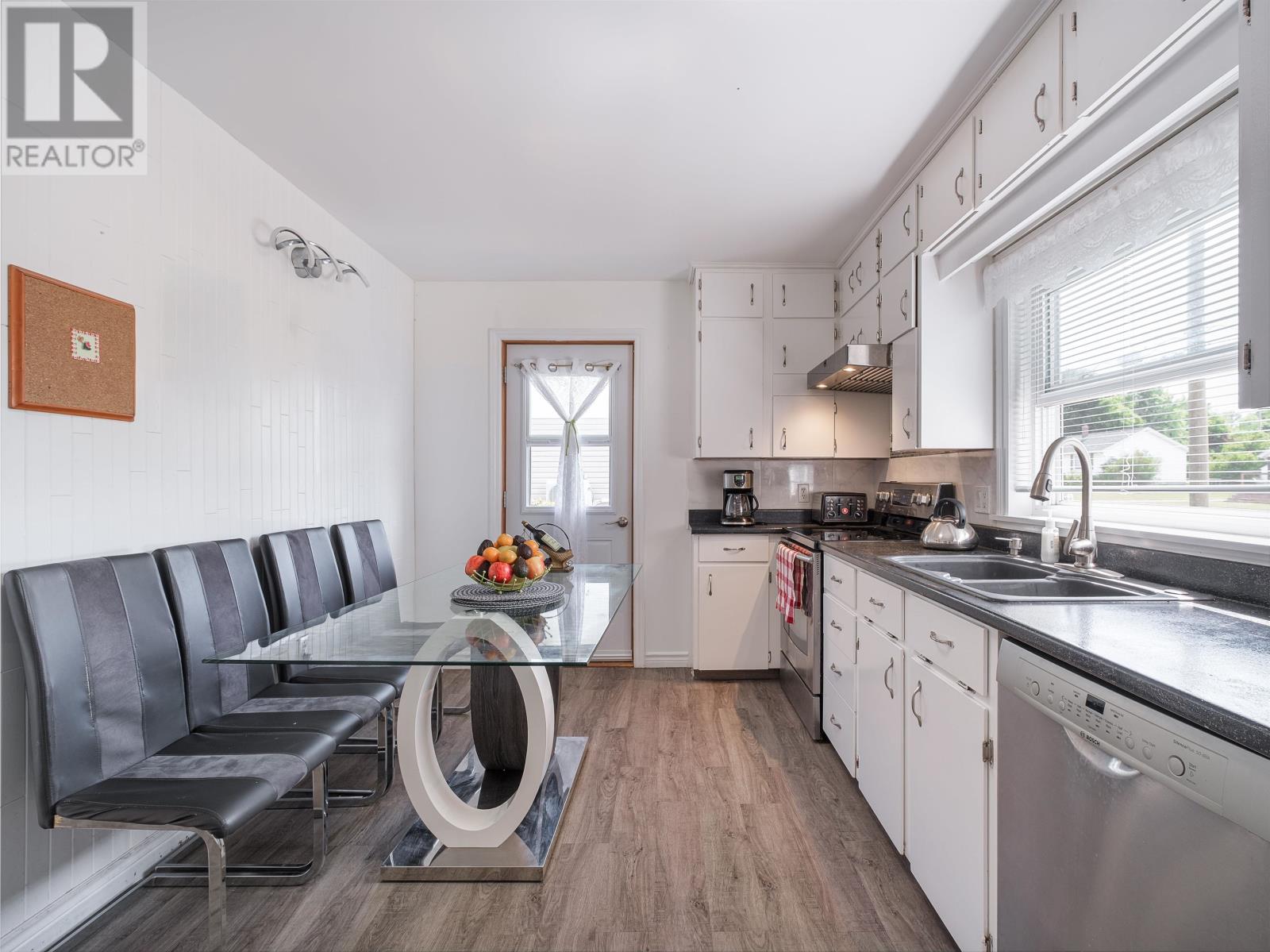 14 Donwood Drive, Charlottetown, Prince Edward Island  C1A 5L2 - Photo 7 - 202516435