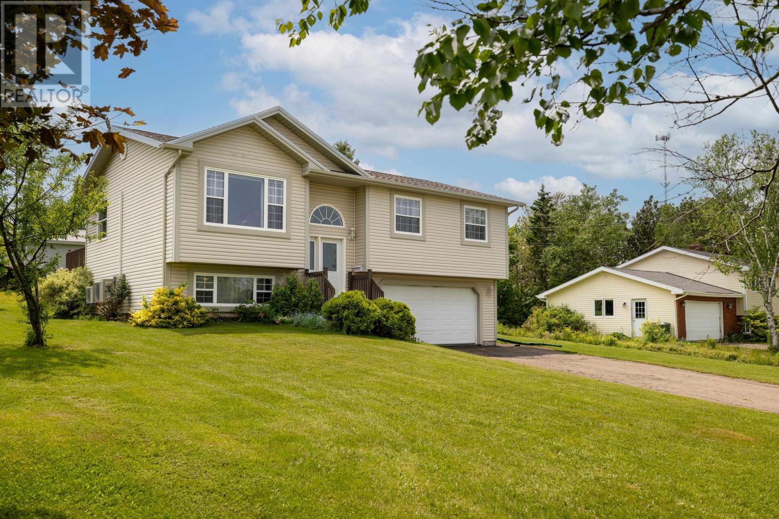 10 St Catherines Avenue, Stratford, Prince Edward Island  C1B 1A5 - Photo 1 - 202516553
