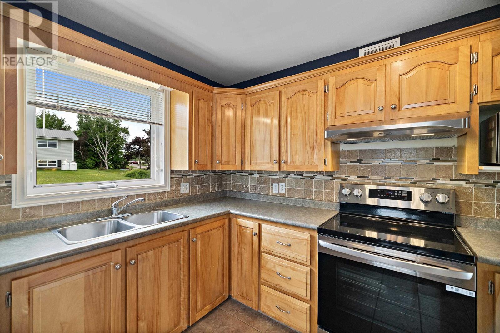10 St Catherines Avenue, Stratford, Prince Edward Island  C1B 1A5 - Photo 13 - 202516553
