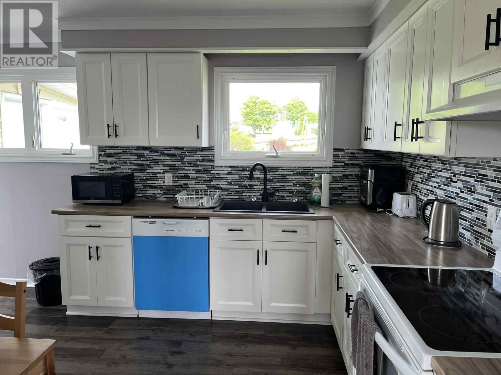 7 Colville Street, Souris, Prince Edward Island  C0A 2B0 - Photo 3 - 202516692