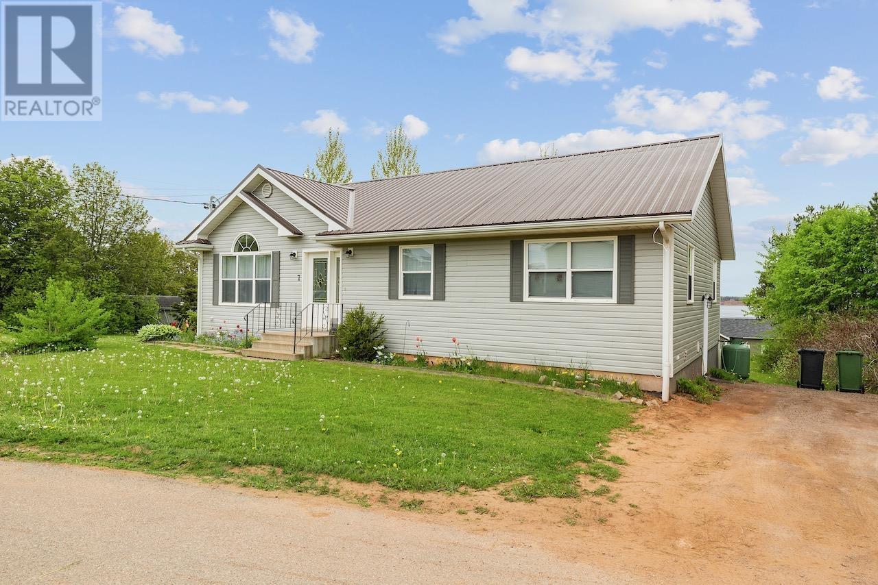 7 Spring Street, Souris, Prince Edward Island  C0A 2B0 - Photo 3 - 202517682