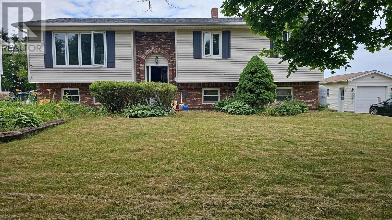 9 Darrach Street, Charlottetown, Prince Edward Island  C1C 1E2 - Photo 2 - 202517754