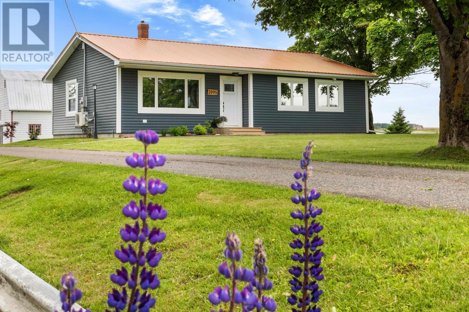 2095 North York River Rd, Warren Grove, Prince Edward Island  C0A 1H5 - Photo 1 - 202517915