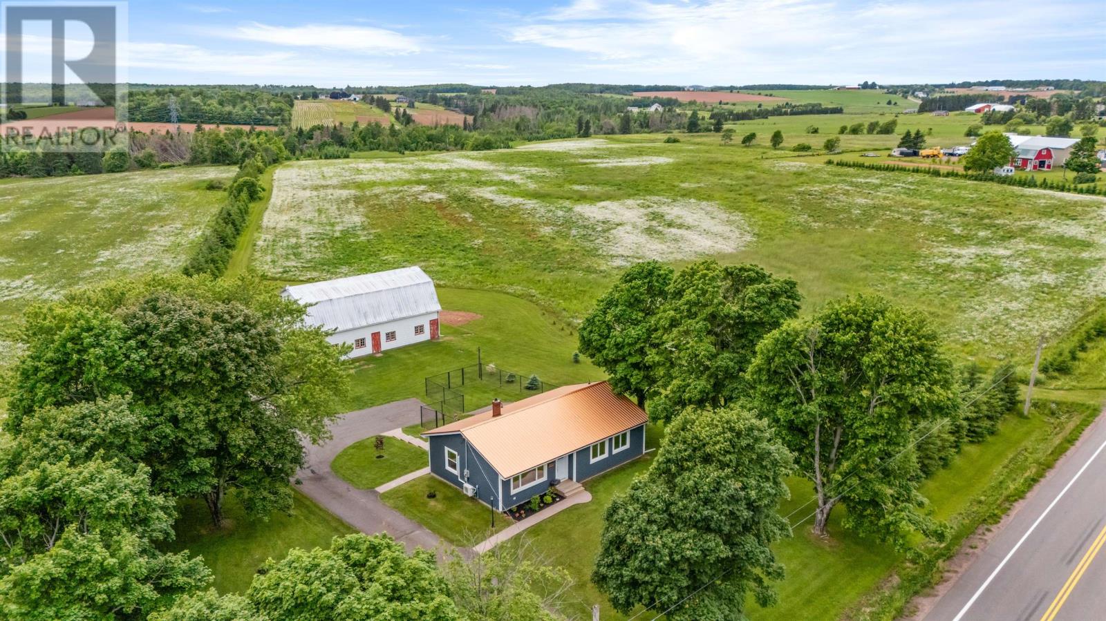 2095 North York River Rd, Warren Grove, Prince Edward Island  C0A 1H5 - Photo 2 - 202517915